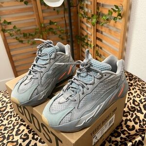 ADIDAS YEEZY Boost 700 V2 Inertia